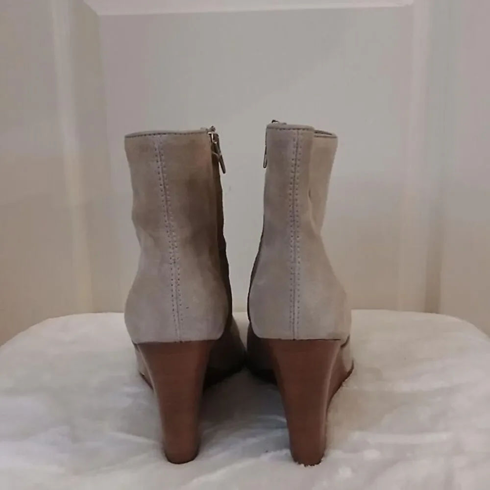 Dolce Vita tan suede ankle boots bootie wedge heel 8 minimalist old money staple
